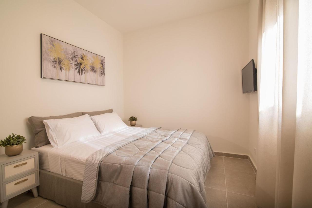 Lodge Modern Apartments, In Kalamaki Centre Rum bild